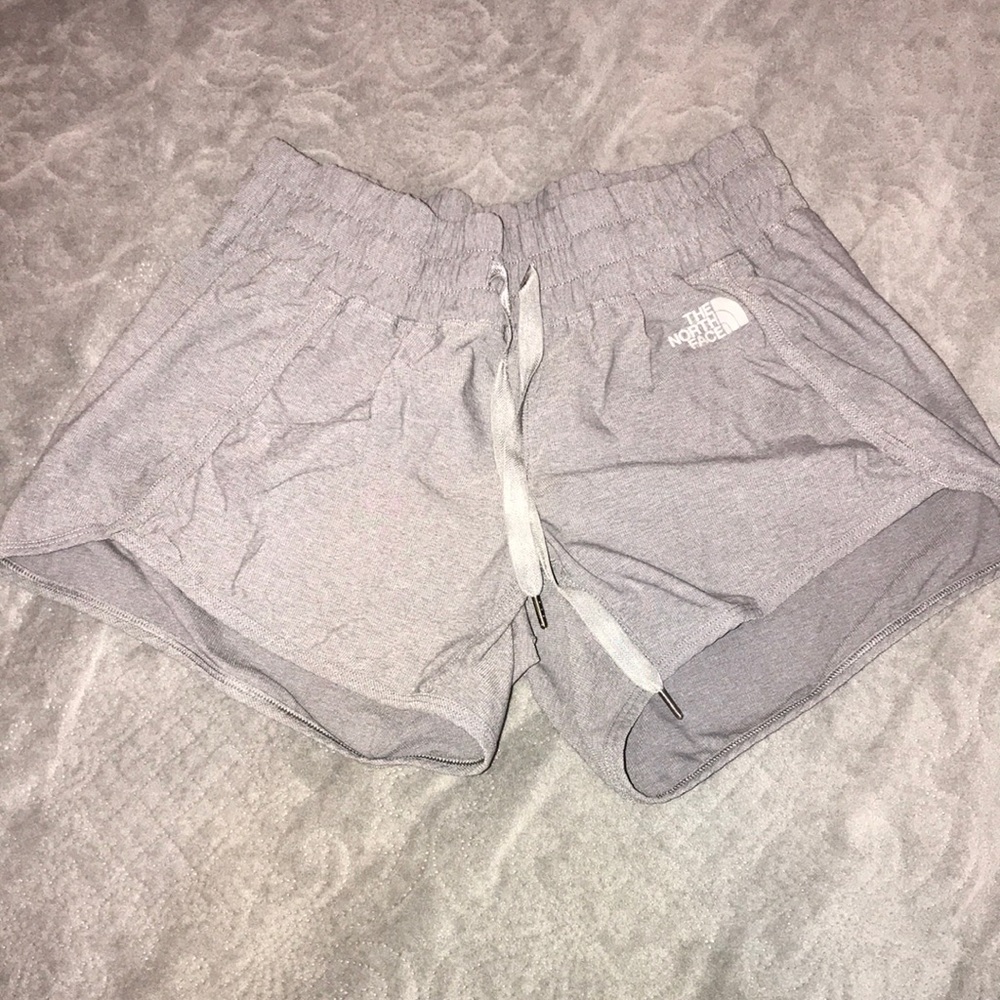 North face shorts💙